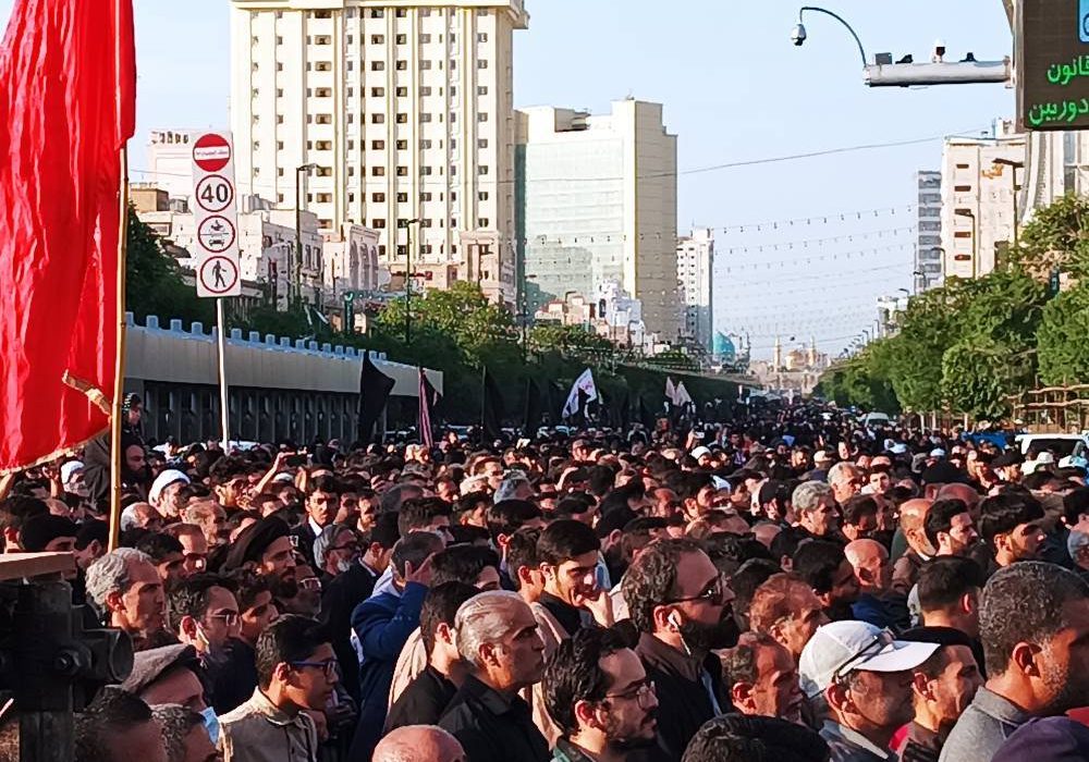 مراسم عزاداری مردم مشهد در سوگ رئیس‌جمهور برگزار شد