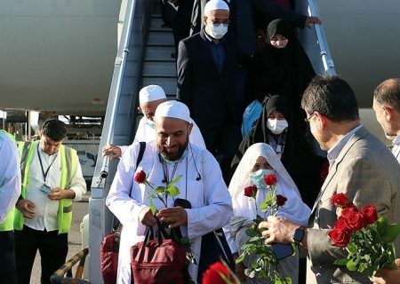 ورود نخستین پرواز حاجیان خراسانی به فرودگاه شهید هاشمی نژاد مشهد