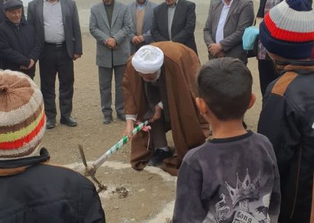 کلنگ احداث مدرسه ۳ کلاسه در روستای صالح آباد شهرستان کلات به زمین زده شد