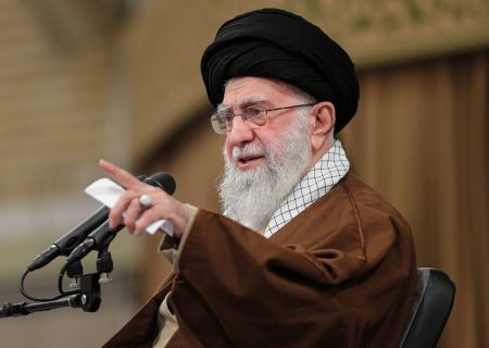 ببینید| رهبرمعظم انقلاب: ایران به دنبال جنگ نیست اما اگر آمریکایی‌ها و عواملشان دست به اقدام غلطی بزنند، اقدام متقابل از طرف ایران قاطع و حتمی است