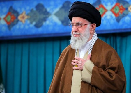 رهبر در برنامه‌های اقتصادی دخالتی ندارد/ در منطقه نیروی نیابتی نداریم/ آمریکایی‌ها در صورت خباثت، سیلی سختی خواهند خورد