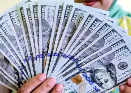 خراسان مقصر افزایش قیمت دلار را معرفی کرد/ گرانی ارز پای همتی افتاد؟