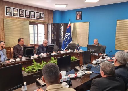 نشست هم اندیشی مدیر منطقه خراسان رضوی با انجمن صنفی شرکت‌های حمل وفعالان حوزه ی حمل و نقل فراورده‌های نفتی