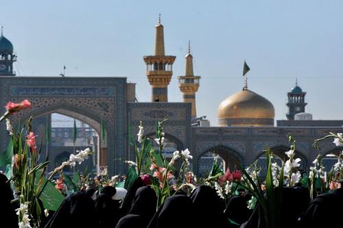 تشرف خواهران بسیجی پخش فرآورده های نفتی به زیارت امام مهربانی ها