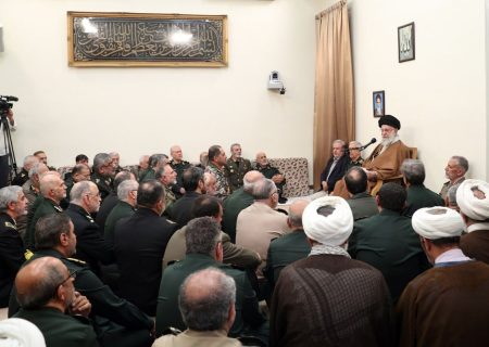 رهبر معظم انقلاب در دیدار فرماندهان عالی نیروهای مسلح: دشمن از پیشرفت‌های جمهوری اسلامی کلافه و عصبی است + فیلم