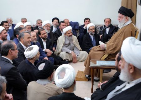 رهبر انقلاب در دیدار جمعی از مسئولان ارشد سه قوه: مسائل کشور را به گفت‌وگوها گره نزنیم/ به طرف مقابل خیلی بدبین هستیم