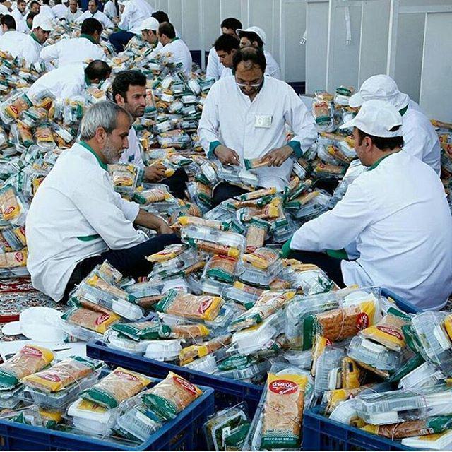 پذیرایی از ۴ میلیون زائر در شب و روز میلاد در حرم رضوی