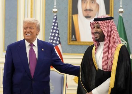 ترامپ به بن سلمان: بیشتر پول می‌دادی از همسر و فرزندم هم بیشتر دوستت داشتم! | واکنش ولیعهد سعودی