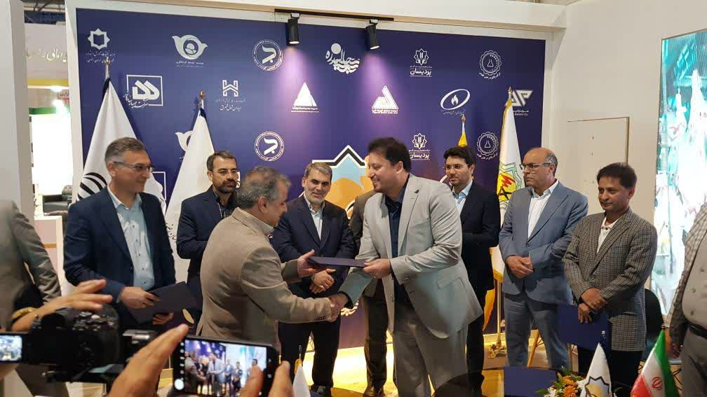 امضای ۱۶ تفاهم‌نامه تأمین مالی و سرمایه‌گذاری برای احداث ۱۴۲۰ مگاوات نیروگاه تجدیدپذیر در خراسان رضوی