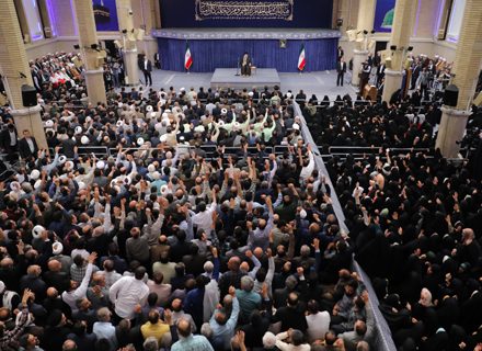 رهبر انقلاب در دیدار کارگزاران حج: ماهیت حج صد در صد سیاسی است/هیچ منفعتی برای امت اسلامی بالاتر از اتحاد نیست