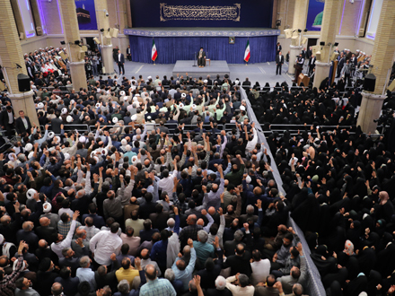 رهبر انقلاب در دیدار کارگزاران حج: ماهیت حج صد در صد سیاسی است/هیچ منفعتی برای امت اسلامی بالاتر از اتحاد نیست