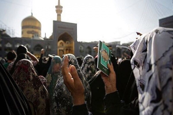برگزاری مراسم دعای عرفه ویژه ناشنوایان و کم شنوایان در حرم رضوی