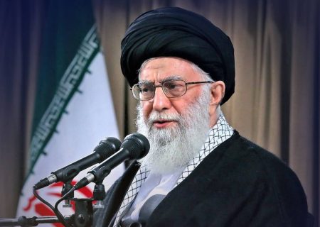 هشدار رهبر انقلاب به ورود نظامی آمریکا در جنگ با ایران | ملت ایران در مقابل جنگ تحمیلی و صلح تحمیلی محکم می‌ایستد