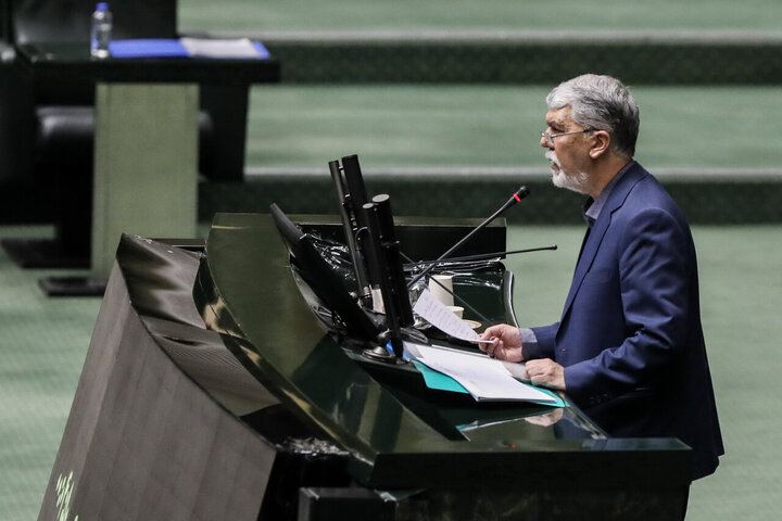 وزیر ارشاد زیر تیغ نقد فرهنگی مجلس/ چرا صالحی کارت زرد گرفت؟