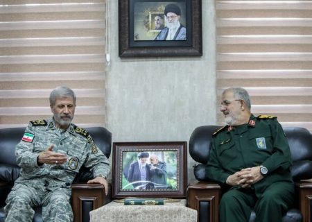سرلشکر حاتمی در دیدار فرمانده کل سپاه: دوشادوش هم برای اعتلای پرچم ایران سربلند تلاش می کنیم