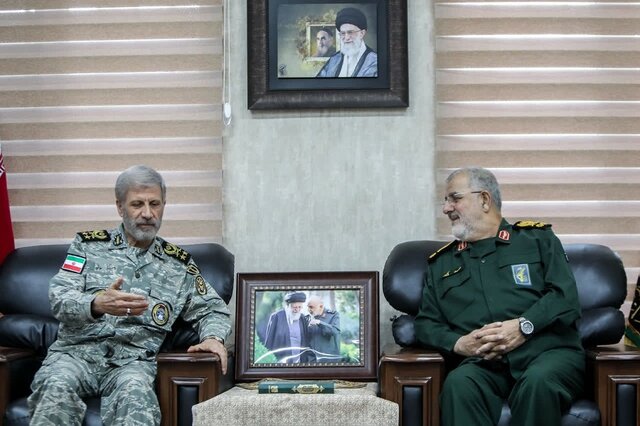 سرلشکر حاتمی در دیدار فرمانده کل سپاه: دوشادوش هم برای اعتلای پرچم ایران سربلند تلاش می کنیم