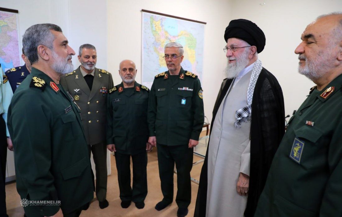 وصیتنامه شهید حاجی‌زاده؛ در مبارزه بی‌امان با آمریکا و اسرائیل لحظه‌ای درنگ نکنید