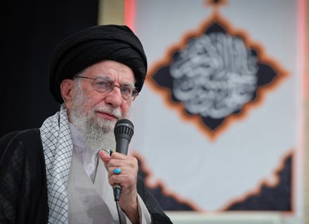 رهبرمعظم انقلاب: استکبار جهانی، با دین و دانش و اتحاد ملت ایران مخالف است/به کوری دشمن ایران را به اوج ترقی می رسانیم