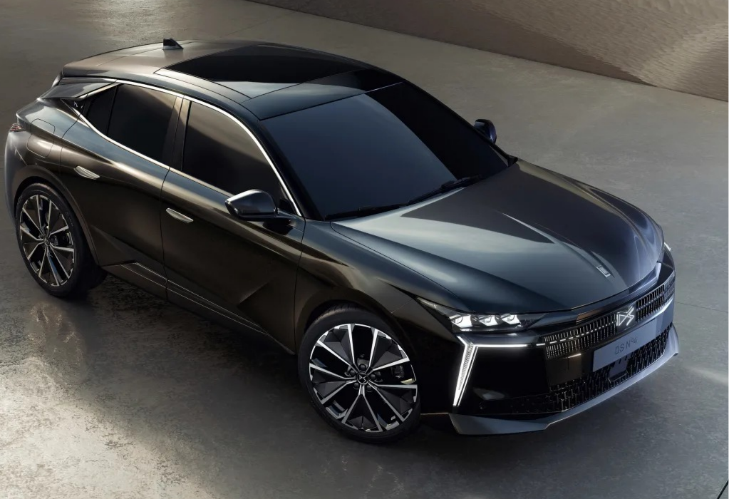 رونمایی از DS N°۴/ لوکس‌ترین هاچ‌بک برقی با برد ۴۵۰ کیلومتر!+عکس‌