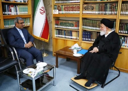 تأکید امام جمعه مشهد بر اتخاذ راه حل های جایگزین برای قطعی برق