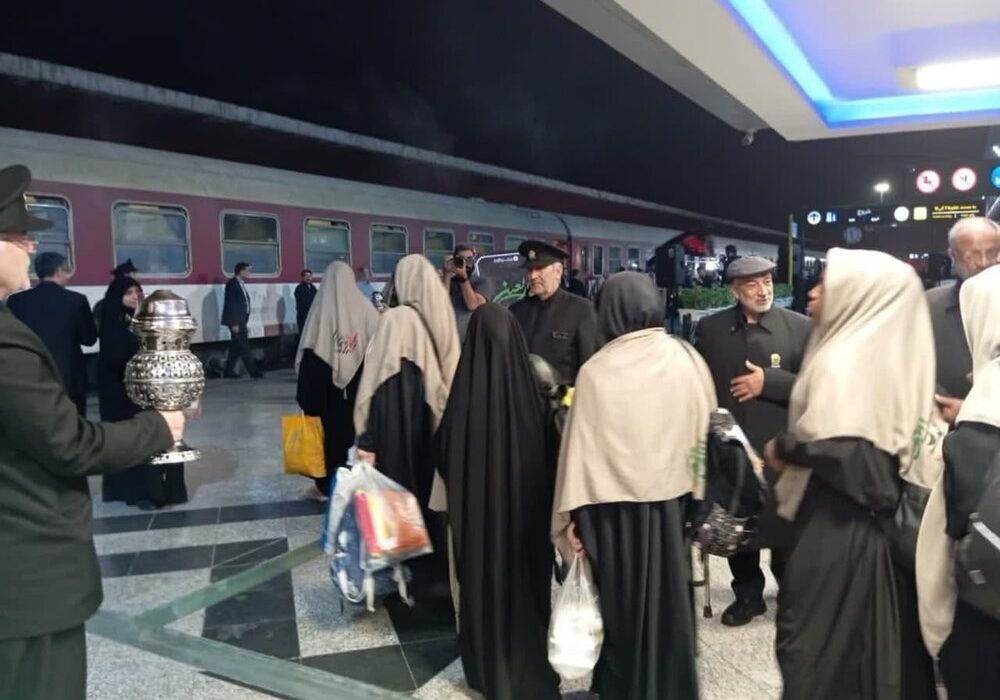 اعزام طلاب جامعة المصطفی به سفر اربعین از مشهد