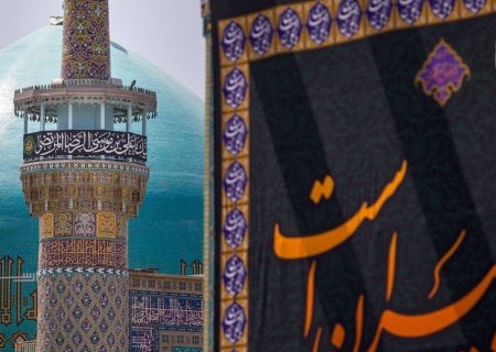 نصب کتیبه‌های جدید بارگاه منور رضوی در دهه آخر صفر