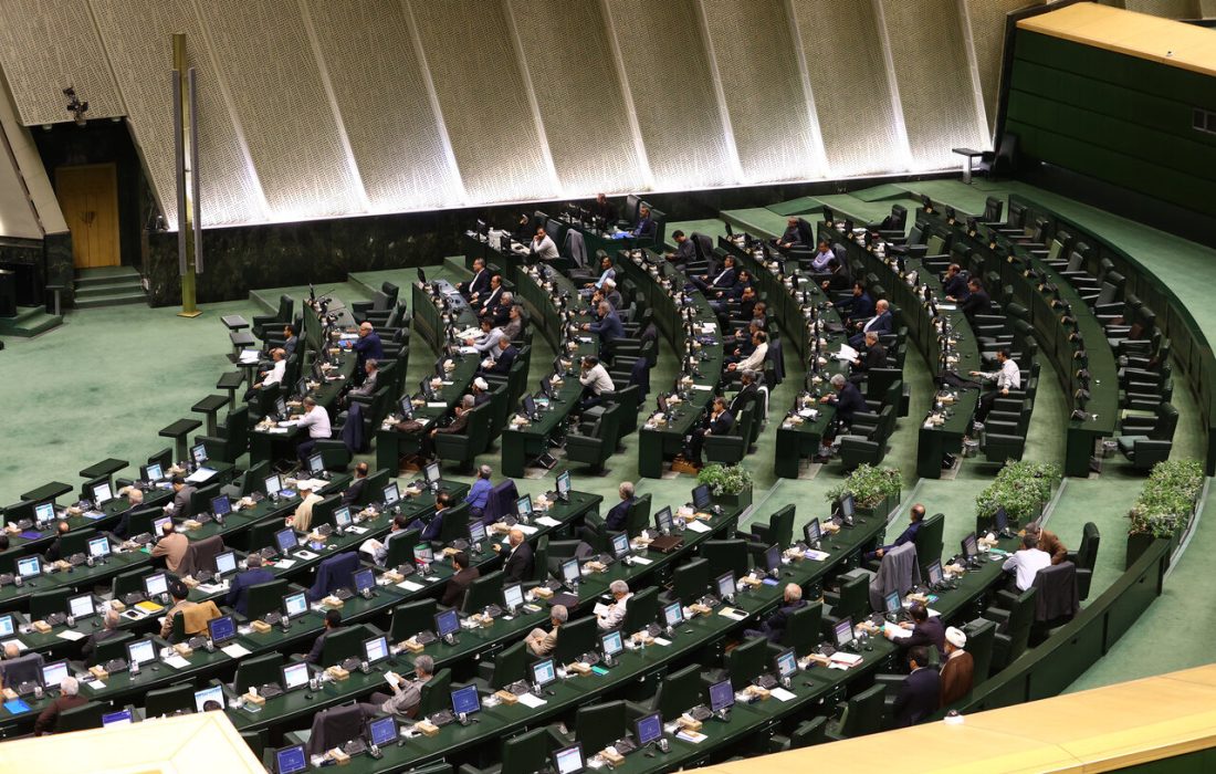 آقای اژه‌ای تذکر می دهم اگر کیان خانواده‌ فرو بپاشد مسئولش شما هستید !