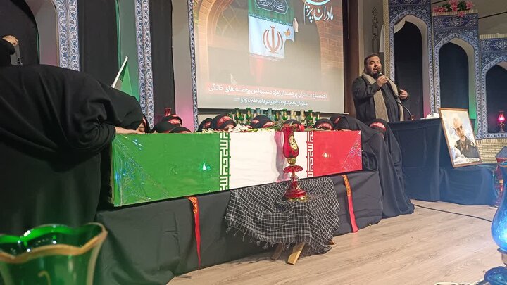 آئین «مادران پرچم‌دار» با حضور پیکر مطهر شهید گمنام در مشهد برگزار شد