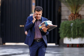 ستاد هوش مصنوعی منحل نمی‌شود / افشین:‌ هوش مصنوعی نیازمند سرمایه‌گذاری ۱۰ میلیارد دلاری است