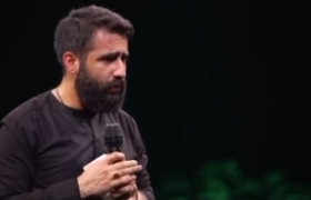 اعتراض شدید مداح اهل بیت به فردوسی پور را ببینید