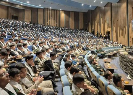 برگزاری تحلیف ۹۰۰ فرمانده بسیج دانش‌آموزی مشهد