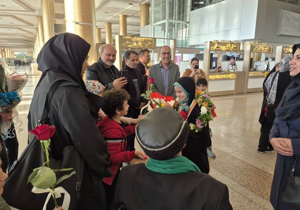 استقبال از دختر محجبه شطرنج کشور در مشهد