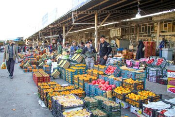 توزیع میوه شب یلدا در ۹ غرفه سطح شهر مشهد