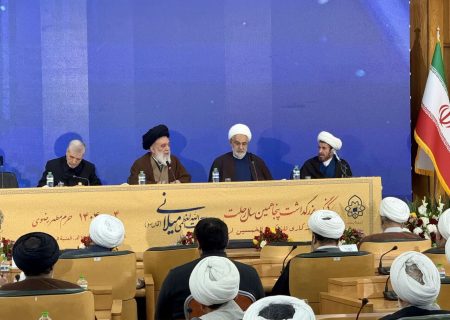 تبدیل حوزه علمیه مشهد به کانون آگاهی بخشی و مبارزه فکری