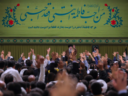 مراسم سه ساعته جشن میلاد حضرت زهرا سلام‌الله‌علیها در حسینیه امام خمینی(ره) با حضور رهبر انقلاب