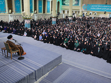 دیدار هزاران نفر از زنان و دختران با رهبر انقلاب