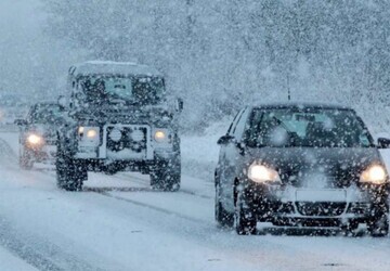برف و کولاک چهار جاده اصلی خراسان رضوی را مسدود کرد