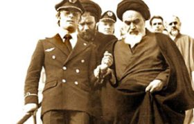 لحظه تاریخی ورود حضرت امام خمینی (ره) به ایران در ١٢ بهمن ١٣۵٧