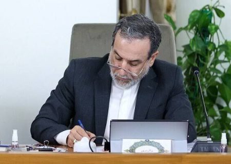عراقچی: آمریکا و اسراییل از سر استیصال دانشگاه ها را بمباران می کنند