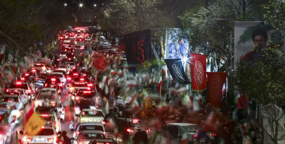 گزارش تصویری ازحضور مردم مشهد درتجمعات و بیعت با رهبر معظم انقلاب