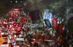 گزارش تصویری ازحضور مردم مشهد درتجمعات و بیعت با رهبر معظم انقلاب