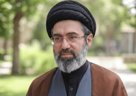 پیام رهبر انقلاب به‌مناسبت روز پاسداشت زبان فارسی/ لزوم بعثت هنرمندان در امتداد بعثت مردم و روایت خیزش عظیم ملت/ داستان‌های اسطوره‌ای فردوسی، واقعیت زندگی قهرمانانه‌ مردم ایران است