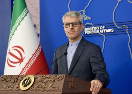 سخنگوی وزارت خارجه خطاب به رئیس جمهور لبنان: آن‌که کنارش ایستاده را می‌فروشد و آن‌که روبه‌رویش ایستاده را می‌خرد!