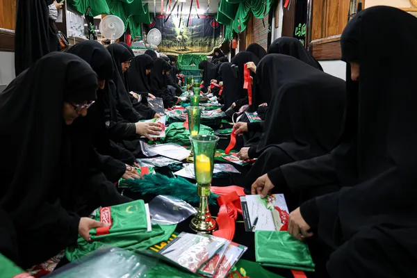 کارگاه دوخت لباس شیرخوارگان حسینی در حرم مطهر رضوی