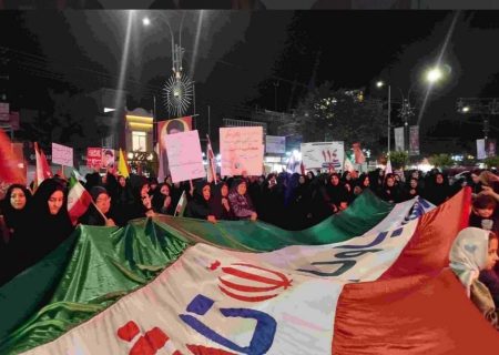 زن مسلمان ایرانی به قله‌های کمال و علم رسیده با حفظ حجاب و عفاف