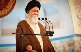 آیت‌الله علم‌الهدی: شعار دادن علیه مسئولین کار درستی نیست