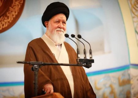 آیت‌الله علم‌الهدی: شعار دادن علیه مسئولین کار درستی نیست