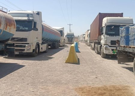 تردد روزانه ۱۷۰۰ دستگاه کامیون‌های باری از گذرگاه دوغارون تایباد