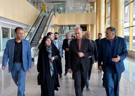 بازدید وزیر راه و شهرسازی از روند جابه‌جایی زائران در فرودگاه بین‌المللی مشهد